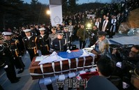[포토] 국립묘지에 안장되는 고 김영삼 대통령
