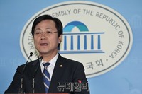 [포토] 최고위원직 사퇴 기자회견 갖는 오영식 의원