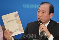 [포토] 테러방지법 토론회, 토론하는 신상엽 초빙교수