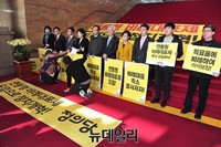 [포토] 단식농성 기자회견문 발표하는 심상정 대표