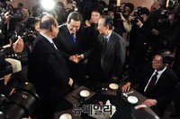 [포토] 민추협 송년모임 참석한 새누리당 김무성 대표