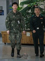 [포토] 웃으며 등장한 김정원 하사, 오늘 퇴원