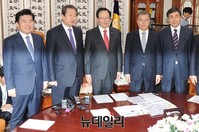 [포토] 국회의장실에서 만난 여야 지도부