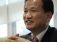 [포토] 정치신념 밝히는 윤춘모 당협위원장