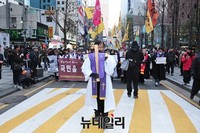 [포토] 2차 민중총궐기 대회 나타난 기독교 단체들