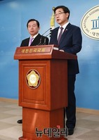 [포토] 정론관 찾은 이기권 고용노동부 장관