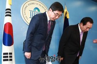 [포토] 고개 숙여 인사하는 이기권 노동부 장관과 이인제 의원