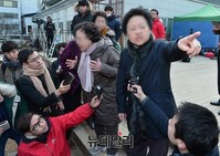 [포토] 한상균 강제퇴거 시도 상황 설명하는 조계사신도