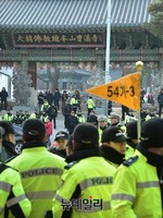 [포토] 경찰로 가득한 조계사 입구