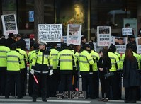 [포토] 한상균 규탄 기자회견 이어가는 어버이연합