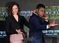 [포토] 존 보예가, 스타워즈 포즈