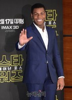 [포토] 스타워즈 인사하는 '존 보예가'