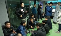 [포토] 관음전 입구 지키는 조계종 관계자
