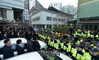[포토] 한상균 은신한 조계사 관음전 둘러싼 경찰