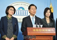 [포토] 기자회견 갖는 천정배 의원