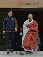 [포토] 자승스님 면담하고 나오는 한상균-도법