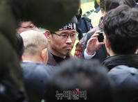 [포토] 경찰에 인계되는 민주노총 한상균