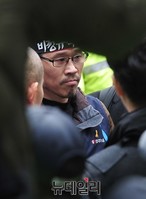 [포토] 경찰에 인계 직전 침통한 표정의 한상균