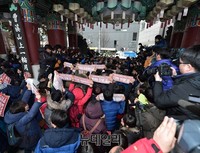 [포토] 조계사 퇴거하는 한상균