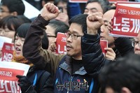 [포토] 부처님 전에 울려퍼지는 투쟁구호