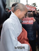 [포토] 한상균 배웅 나선 도법 화쟁위위원장