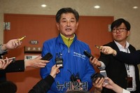 [포토] 신학용 의원 20대 총선 불출마 선언