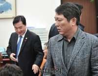[포토] 초대 없이 새정치 중진회동 참석한 최재성 의원