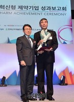 [포토] 한미약품, 장관표창-진흥원장상 2관왕