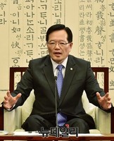 [포토] 질문에 답하는 정의화 국회의장