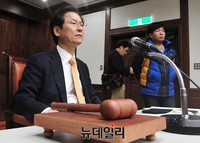 [포토] 회의 주재하는 국민회의 천정배 위원장