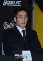 [포토] 로드FC 홍영기, 장리펑과 대결