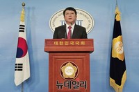 [포토] 총선 불출마 기자회견 갖는 최재성 의원