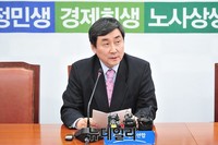 [포토] 기자회견 갖는 이종걸 새정치민주연합 원내대표