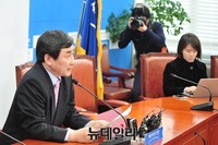 [포토] 기자회견 갖는 이종걸 원내대표