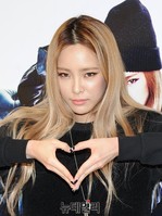 [포토] 래퍼 헤이즈 '깜찍한 하트'