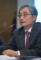 [포토] 후마니타스 암병원 설명하는 김시영 암센터 소장