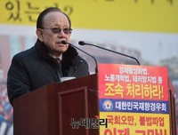 [포토] 국민대회서 발언하는 정기승 전 대법관