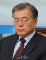 [포토] 생각에 잠긴 문재인 대표