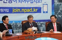 [포토] 최고위원회의 참석한 문재인 대표