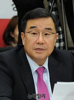 [포토] 간담회 참석한 김정훈 새누리당 정책위의장