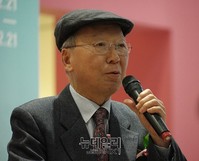 [포토] 대한민국의 탄생, 인사말하는 손세일 전 의원