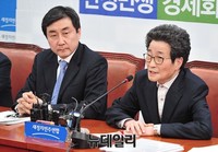 [포토] 이목희 정책위 의장 모도발언 듣는 이종걸 원내대표