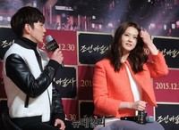 [포토] '크리스마스 이브' 팬들과 함께한 유승호-고아라