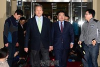 [포토] 국회의장 주재 회동 입장하는 새누리당 지도부