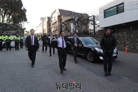 [포토] 출근길 멈춘 정의화 국회의장