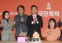 [포토] 박수치는 천정배 국민회의 위원장