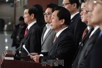 [포토] 탈당 기자회견 갖는 김희철 전 의원