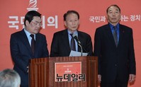 [포토] 더불어민주당 탈당의사 밝히는 호남향우회 이용훈 총회장