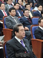 [포토] 새누리당 의원총회 참석한 김무성 대표