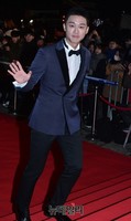 [KBS연기대상] 인사하며 입장하는 배우 성혁
